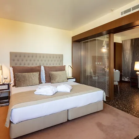 Neya Hotel 4*
